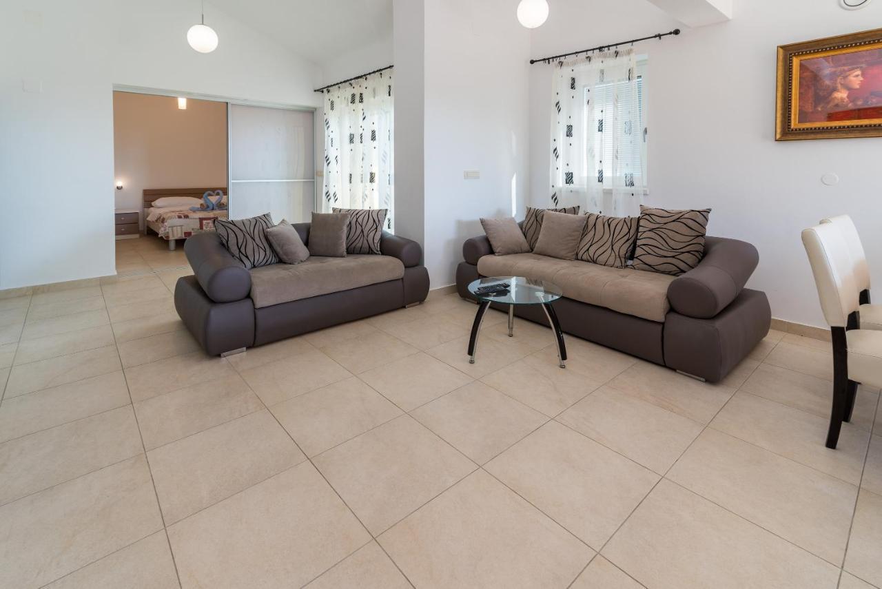 Apartments Salatic Krk Town Exterior photo